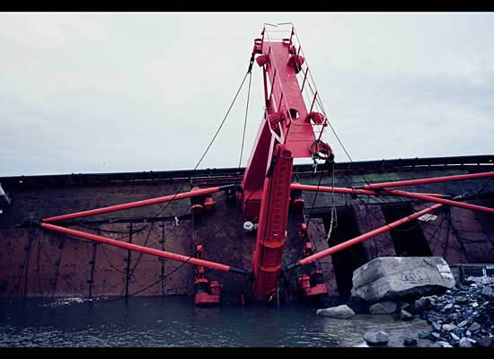 Allan Sekula, Shipwreck and Workers, 2005