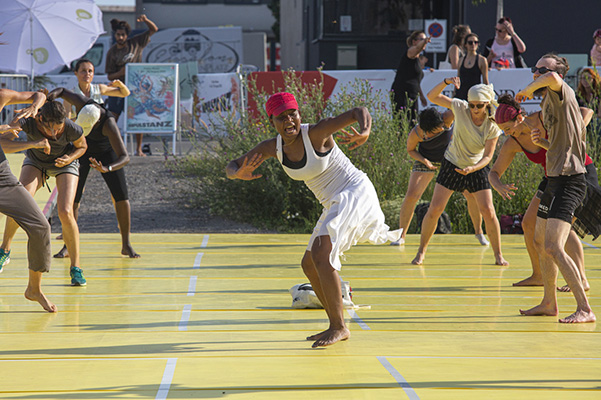 Karine LaBel (AT/HT) - Afro-Haitian Dance, Public Moves 2020, Foto: Karolina Miernik